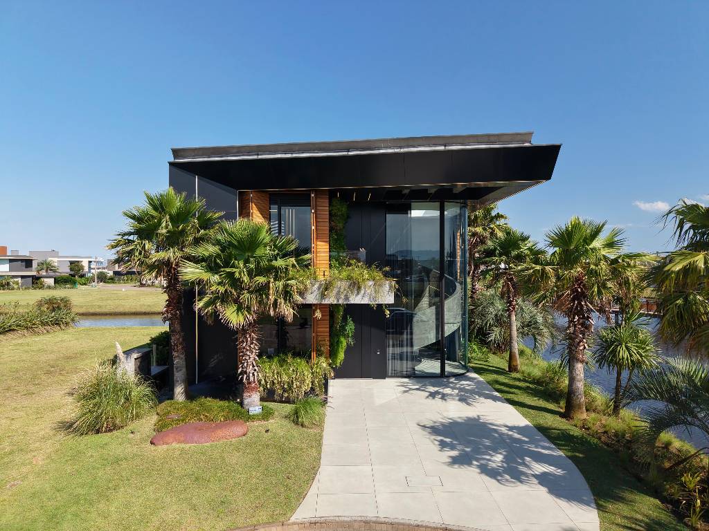 Sobrado em Condomínio 6 dormitórios para venda, Centro em Xangri-lá | Ref.: 15731